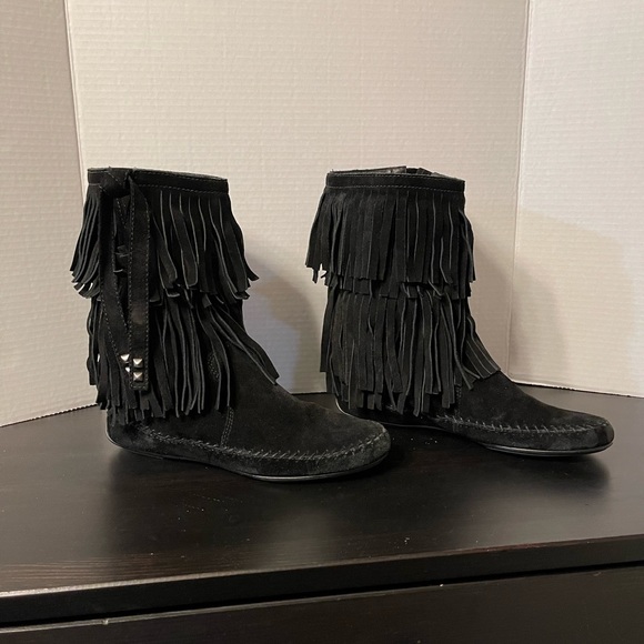 Juicy Couture womens black suede moccasin boots with fringe - Picture 3 of 5